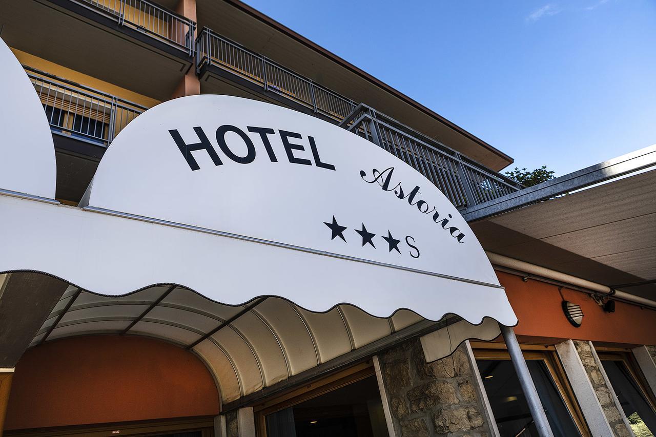 מאלצ'סינה Hotel Astoria - 3Stelle S מראה חיצוני תמונה